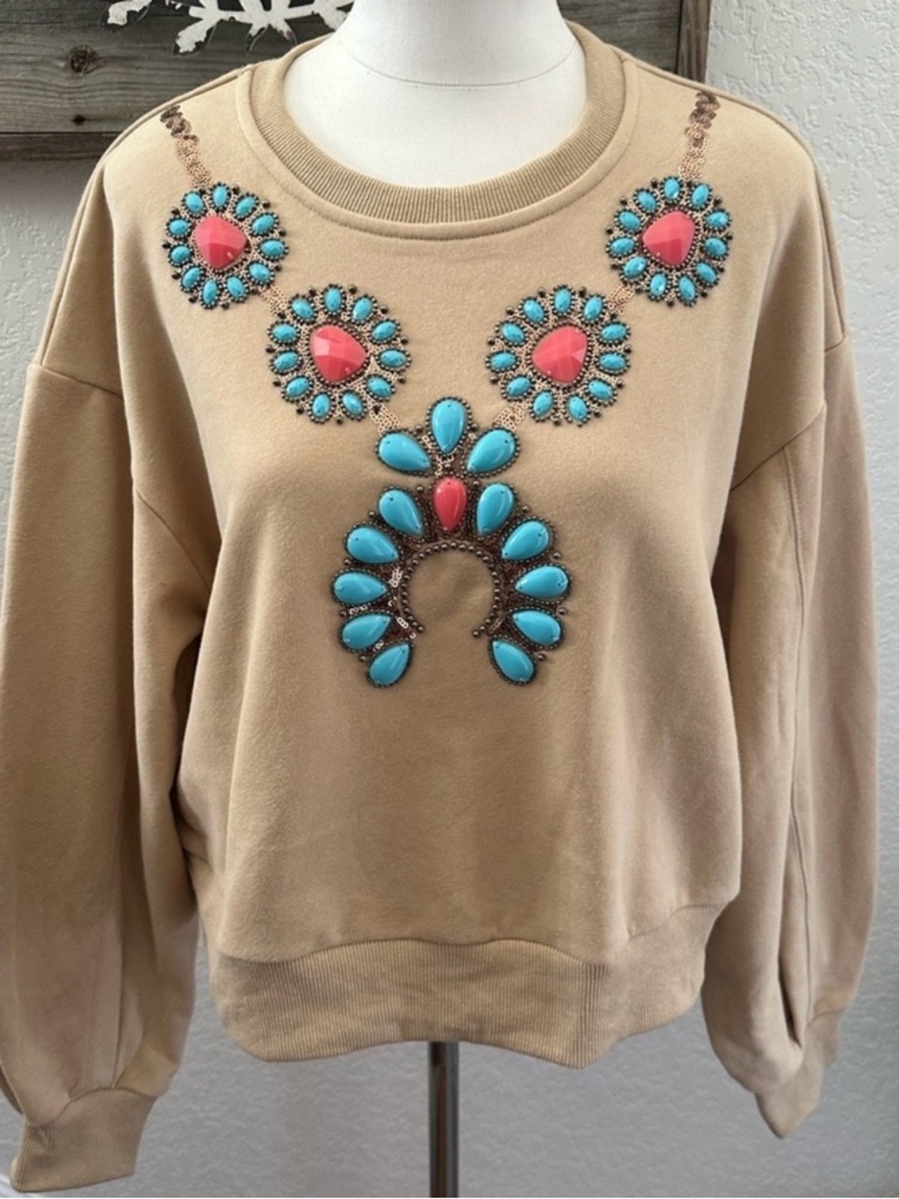 Queen of Sparkles Beige Sweatshirt with Turquoise Necklace Beaded‎ front size M - Picture 3 of 6